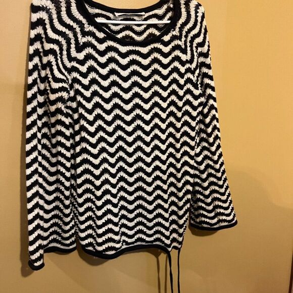 Trina Turk medium sweater - Picture 2 of 9